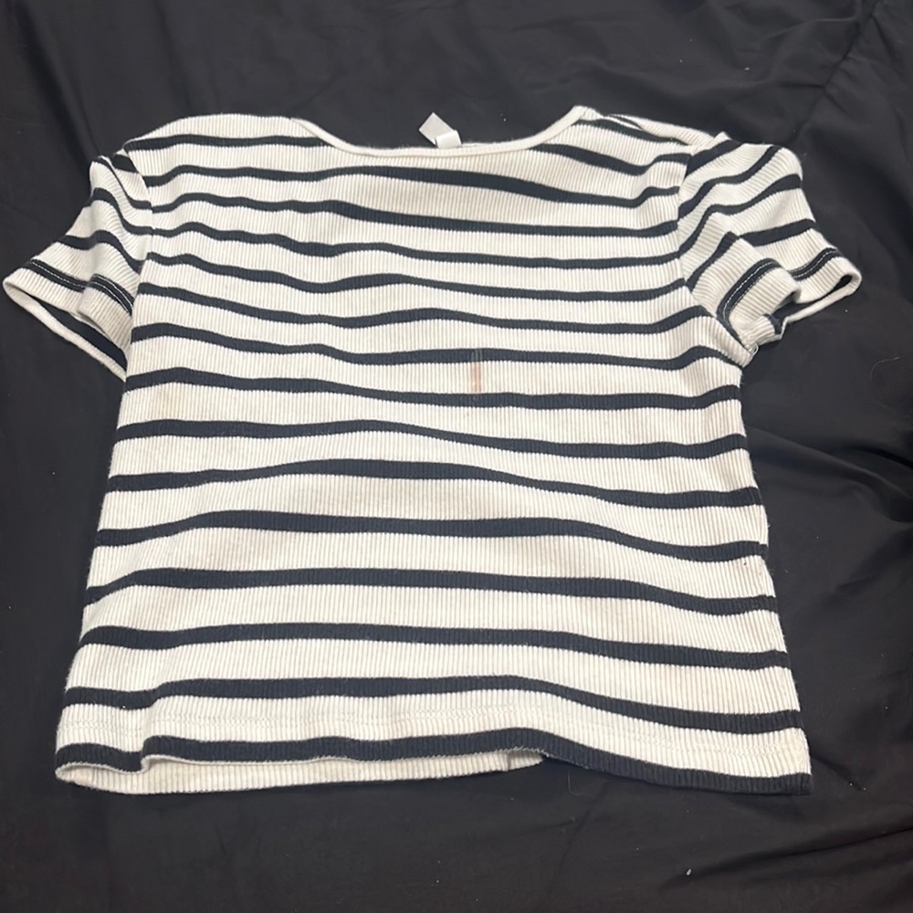 same as the back, fully covered, striped